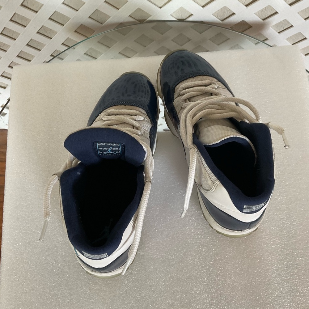 Air Jordan 11 Retro Sneakers - Picture 15 of 16